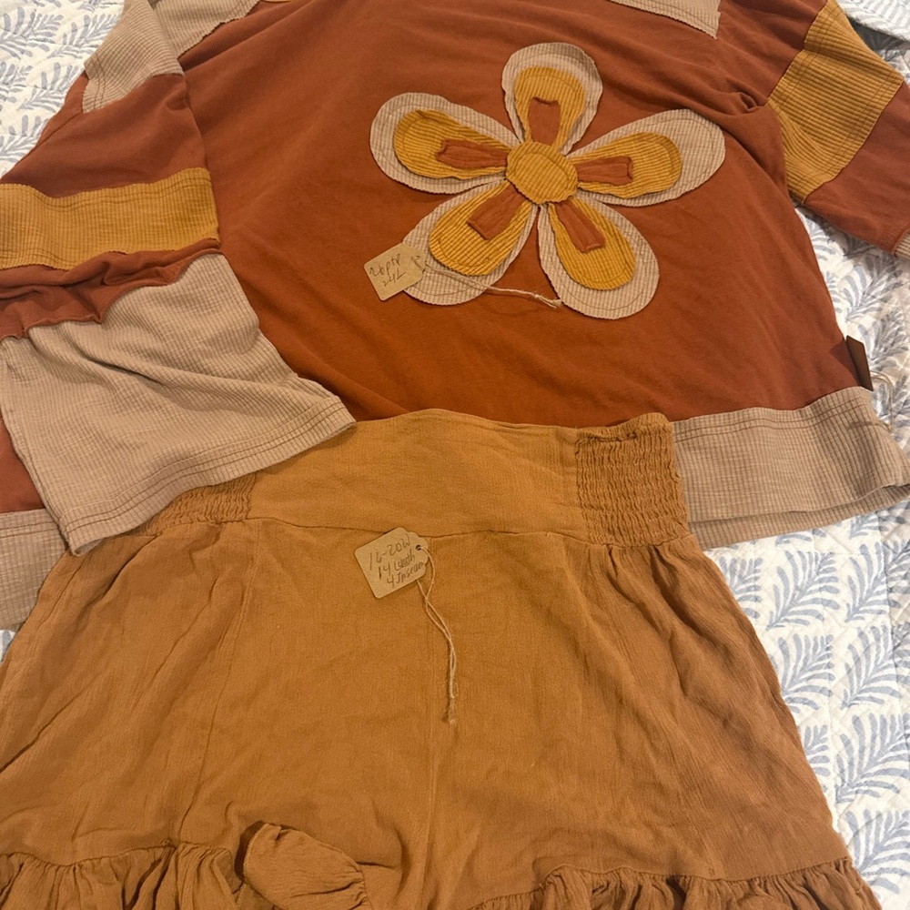 Easel Rust Orange Color Block Flower Patch Sweats… - image 3